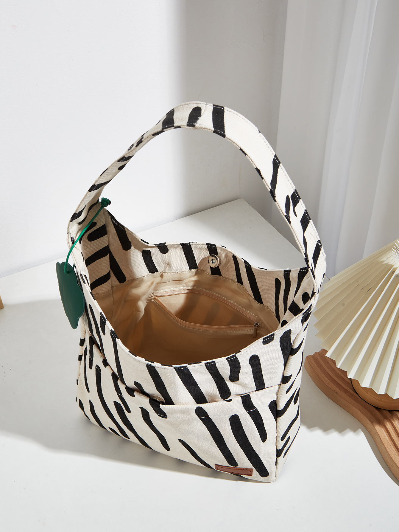 New trendy and durable graffit - مراجعة Interior Design Exhibition وسعره