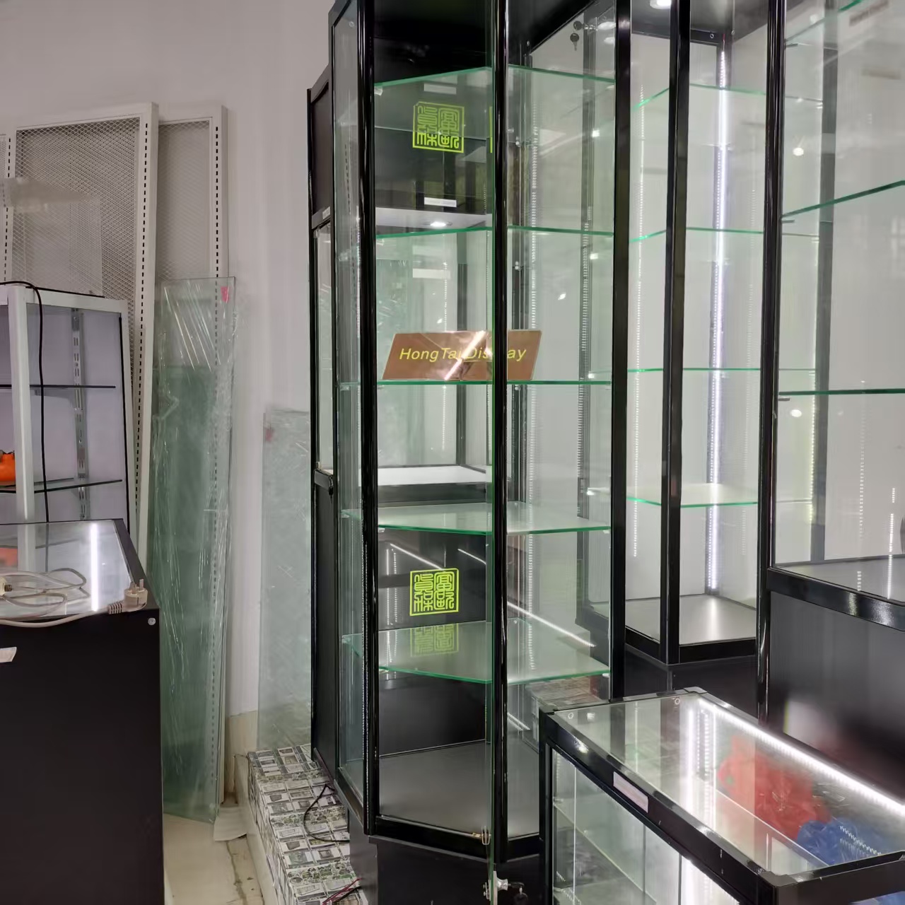 Custom.Interior Design Exhibit - مراجعة Interior Design Exhibition وسعره