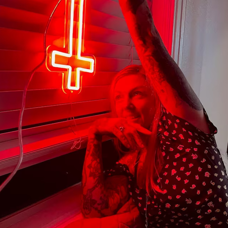 Cross Neon Light Custom Neon S - مراجعة Engineering And Interior Design وسعره